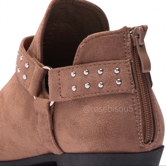 🆕{TOP MODA} Taupe Studded Detail Suede Booties - Picture 4 of 7
